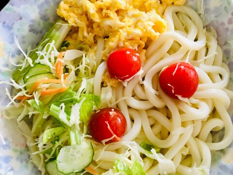 サラダうどん！暑い夏にぴったり！